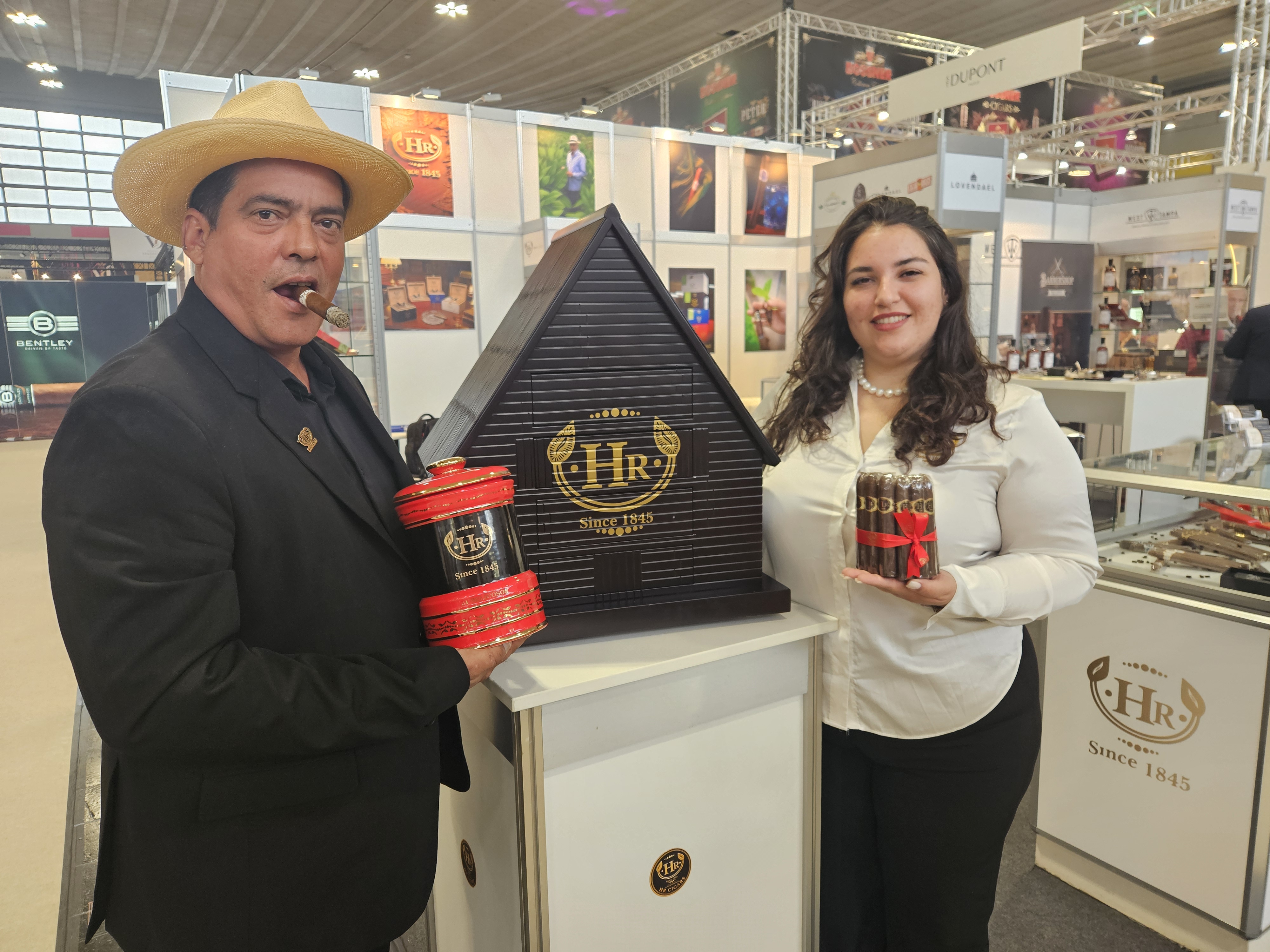 Hirochi Robaina Introduces Limited Jar and Anniversary Humidor