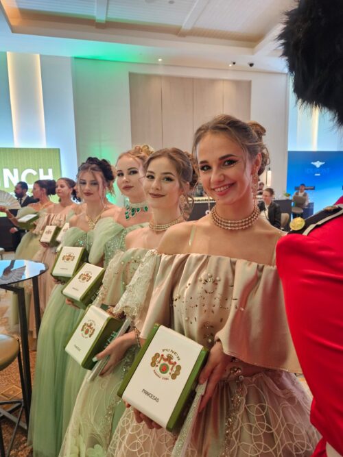 A “Royal Reveal” The World Premiere of Punch Princesas