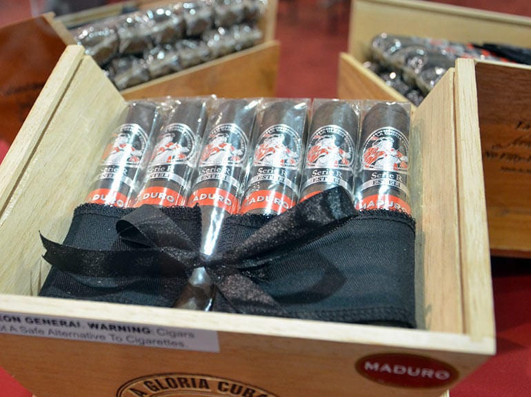la-gloria-cubana-serie-r-esteli-maduro-box-ipcpr-2016