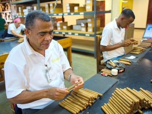 ramon emilio cruz torcedor controlling cigars davidoff villa gonzalez dominican republic