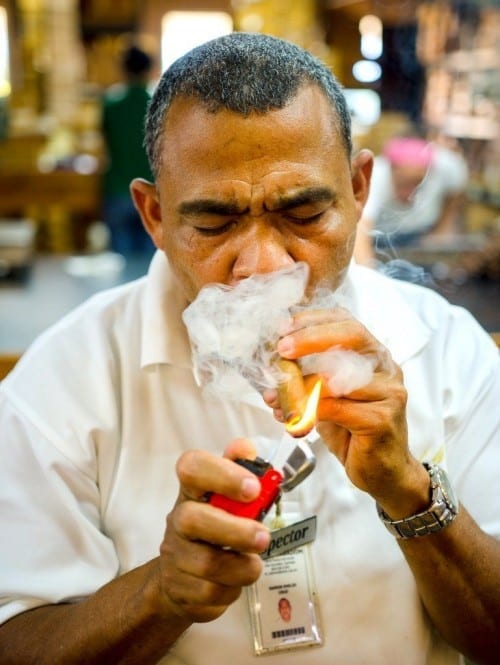 ramon emilio cruz torcedor inspector lighting up cigar davidoff villa gonzalez dominican republic