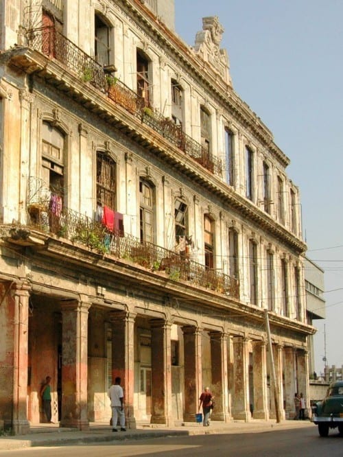 romeo y julieta factory remaining facade side street view